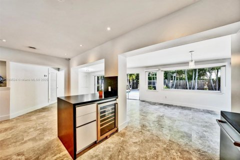 House in Key Biscayne, Florida 4 bedrooms, 202.25 sq.m. № 1862195 - photo 15
