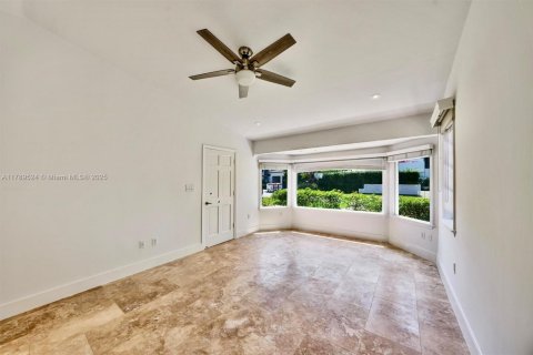House in Key Biscayne, Florida 4 bedrooms, 202.25 sq.m. № 1862195 - photo 25