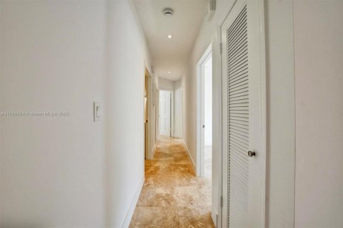 House in Key Biscayne, Florida 4 bedrooms, 202.25 sq.m. № 1862195 - photo 29