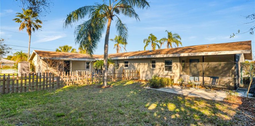 Villa ou maison à Clearwater, Floride 5 chambres, 227.7 m2 № 1508551