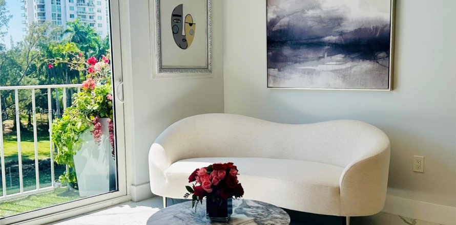 Кондоминиум с 2 спальнями в Майами, Флорида № 2001913