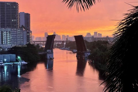 Купить кондоминиум в Майами, Флорида 2 спальни, 83.52м2, № 2001913 - фото 24