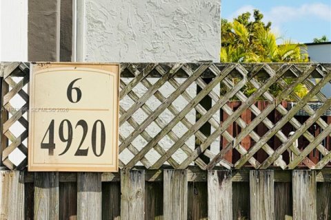 Condo in Doral, Florida, 2 bedrooms  № 2036248 - photo 3