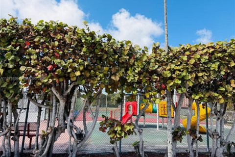 Condo in Doral, Florida, 2 bedrooms  № 2036248 - photo 27