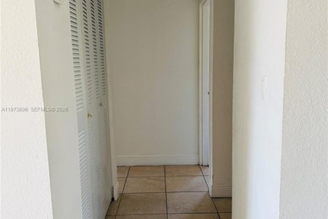 Condo in Doral, Florida, 2 bedrooms  № 2036248 - photo 16