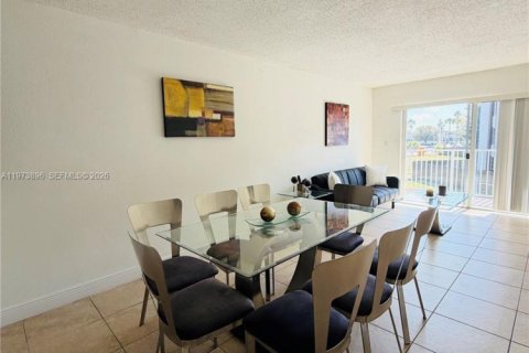 Condo in Doral, Florida, 2 bedrooms  № 2036248 - photo 10