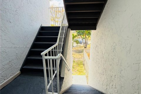 Condo in Doral, Florida, 2 bedrooms  № 2036248 - photo 7