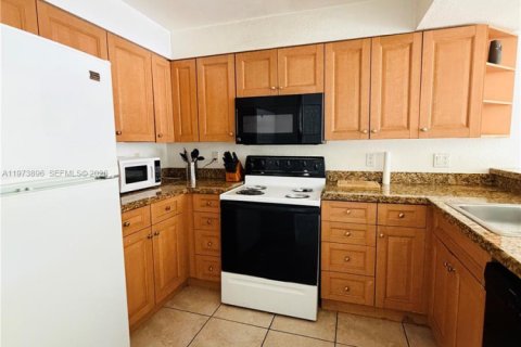 Condo in Doral, Florida, 2 bedrooms  № 2036248 - photo 8