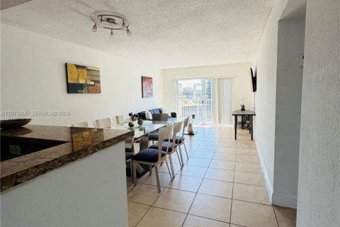 Condo in Doral, Florida, 2 bedrooms  № 2036248 - photo 9