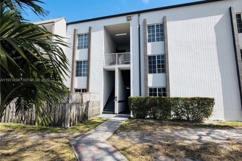 Condo in Doral, Florida, 2 bedrooms  № 2036248