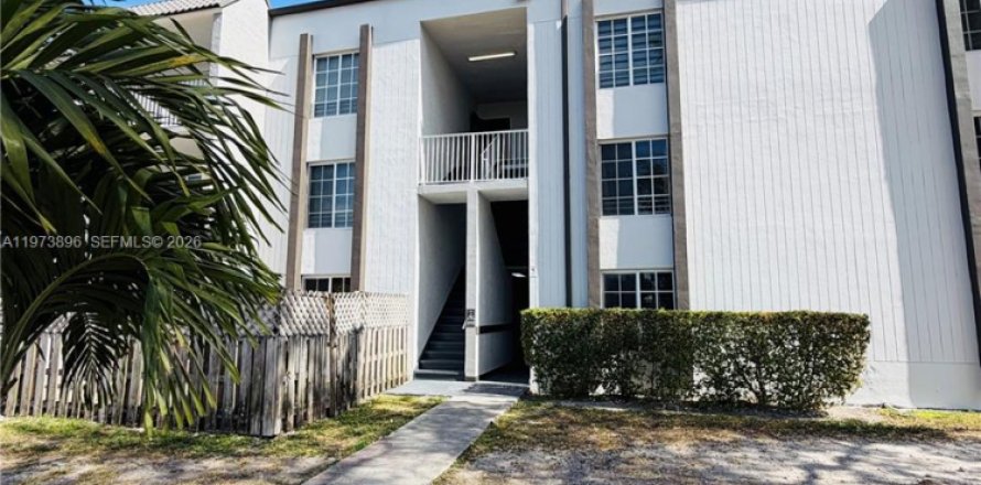 Condo in Doral, Florida, 2 bedrooms  № 2036248