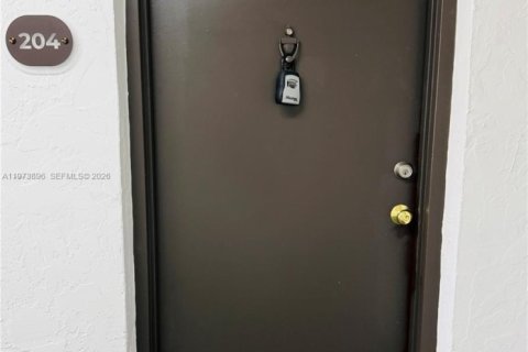 Condo in Doral, Florida, 2 bedrooms  № 2036248 - photo 4