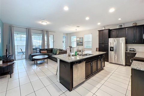 Adosado en venta en Kissimmee, Florida, 5 dormitorios, 213.12 m2 № 1911738 - foto 5