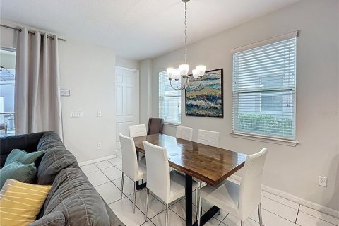 Adosado en venta en Kissimmee, Florida, 5 dormitorios, 213.12 m2 № 1911738 - foto 7