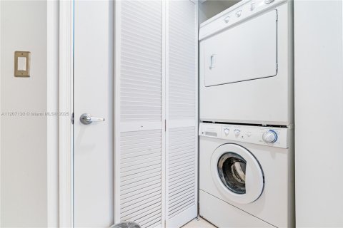 Copropriété à louer à Miami, Floride: 2 chambres, 97.36 m2 № 17215 - photo 29