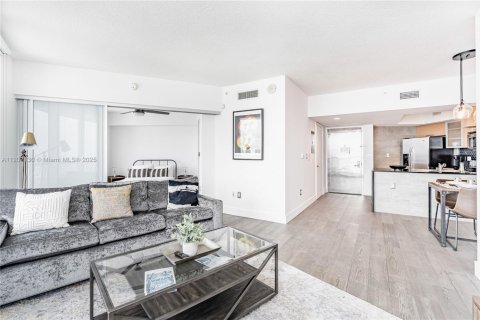 Copropriété à louer à Miami, Floride: 2 chambres, 97.36 m2 № 17215 - photo 11