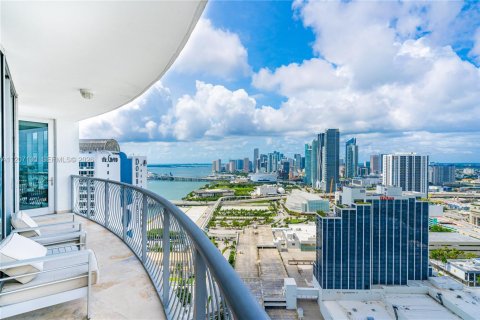 Condominio en alquiler en Miami, Florida, 2 dormitorios, 97.36 m2 № 17215 - foto 30