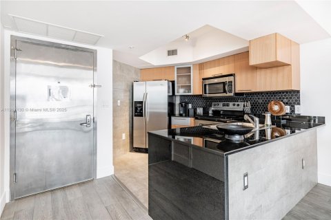 Copropriété à louer à Miami, Floride: 2 chambres, 97.36 m2 № 17215 - photo 7