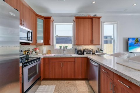 Adosado en venta en Miami, Florida, 3 dormitorios, 198.25 m2 № 1942513 - foto 7