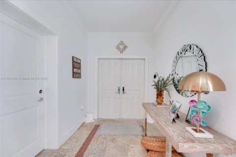 Adosado en venta en Miami, Florida, 3 dormitorios, 198.25 m2 № 1942513 - foto 2