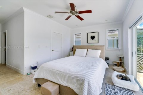 Adosado en venta en Miami, Florida, 3 dormitorios, 198.25 m2 № 1942513 - foto 14