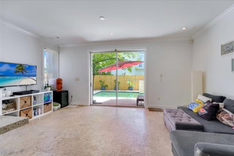 Adosado en venta en Miami, Florida, 3 dormitorios, 198.25 m2 № 1942513 - foto 8
