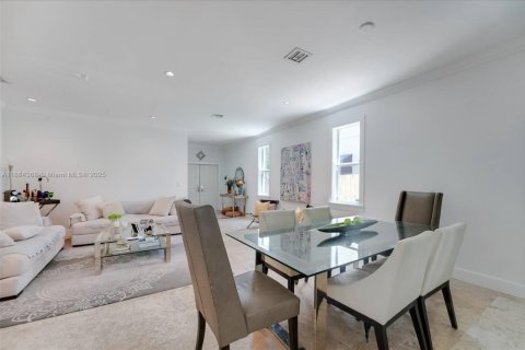 Adosado en venta en Miami, Florida, 3 dormitorios, 198.25 m2 № 1942513 - foto 4