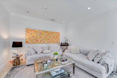 Adosado en venta en Miami, Florida, 3 dormitorios, 198.25 m2 № 1942513 - foto 3