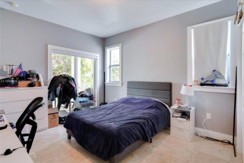 Adosado en venta en Miami, Florida, 3 dormitorios, 198.25 m2 № 1942513 - foto 19