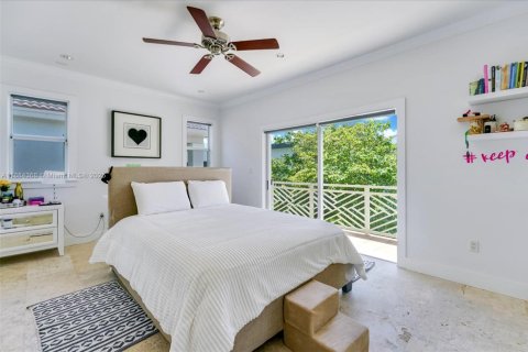 Adosado en venta en Miami, Florida, 3 dormitorios, 198.25 m2 № 1942513 - foto 12