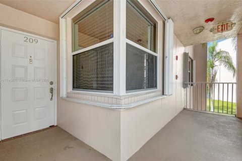 Copropriété à vendre à Sunrise, Floride: 2 chambres, 104.98 m2 № 1736178 - photo 3