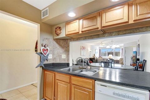 Copropriété à vendre à Sunrise, Floride: 2 chambres, 104.98 m2 № 1736178 - photo 11