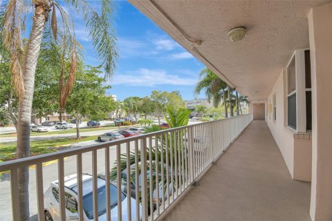 Copropriété à vendre à Sunrise, Floride: 2 chambres, 104.98 m2 № 1736178 - photo 4