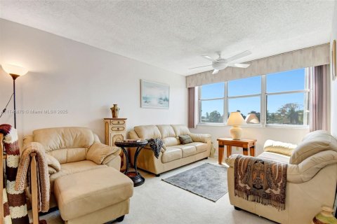 Copropriété à vendre à Sunrise, Floride: 2 chambres, 104.98 m2 № 1736178 - photo 19