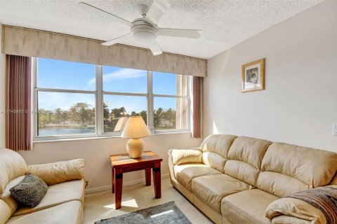 Copropriété à vendre à Sunrise, Floride: 2 chambres, 104.98 m2 № 1736178 - photo 21
