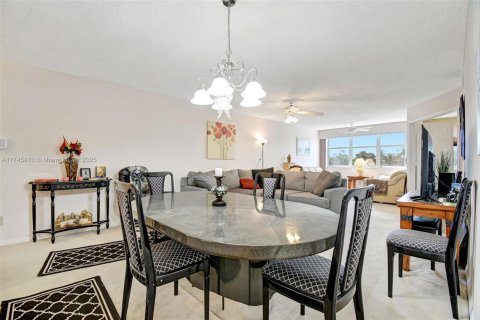 Copropriété à vendre à Sunrise, Floride: 2 chambres, 104.98 m2 № 1736178 - photo 15