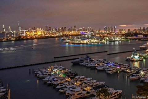 Condominio en alquiler en Miami Beach, Florida, 1 dormitorio, 72.46 m2 № 1993747 - foto 16