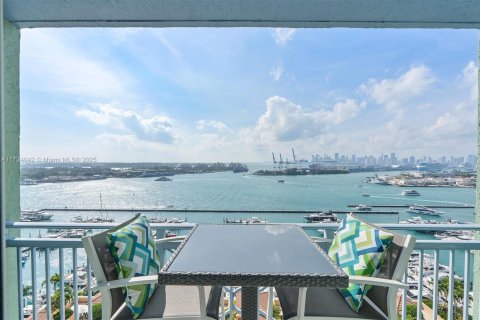 Condominio en alquiler en Miami Beach, Florida, 1 dormitorio, 72.46 m2 № 1993747 - foto 12