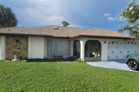 Casa en venta en Port Charlotte, Florida, 3 dormitorios, 176.42 m2 № 1904795 - foto 1