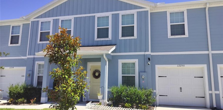 Adosado en New Port Richey, Florida 3 dormitorios, 151.62 m2 № 2103443