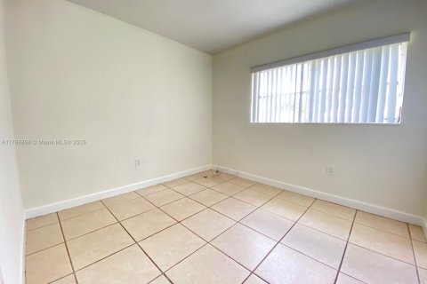 House in Miami, Florida 3 bedrooms, 94.02 sq.m. № 1752470 - photo 10