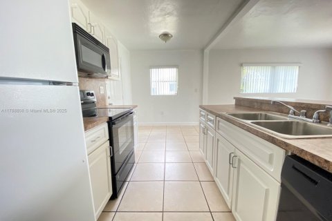 House in Miami, Florida 3 bedrooms, 94.02 sq.m. № 1752470 - photo 8