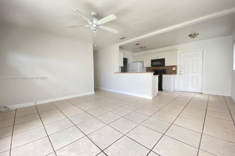 House in Miami, Florida 3 bedrooms, 94.02 sq.m. № 1752470 - photo 4