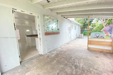 House in Miami, Florida 3 bedrooms, 94.02 sq.m. № 1752470 - photo 17