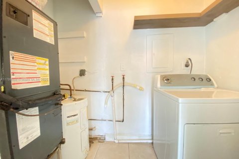 House in Miami, Florida 3 bedrooms, 94.02 sq.m. № 1752470 - photo 7