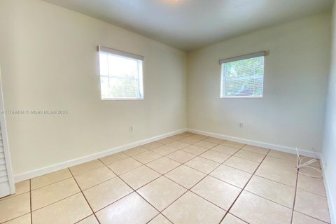 House in Miami, Florida 3 bedrooms, 94.02 sq.m. № 1752470 - photo 12