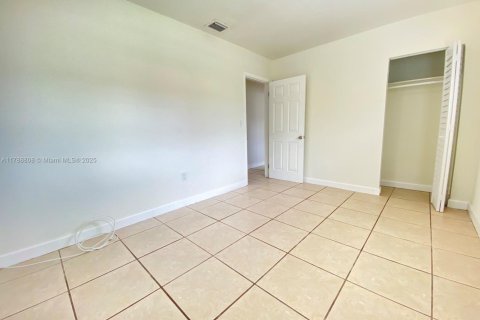 House in Miami, Florida 3 bedrooms, 94.02 sq.m. № 1752470 - photo 13