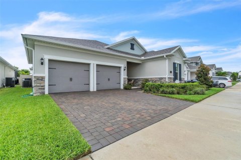 House in Winter Garden, Florida 5 bedrooms, 340.77 sq.m. № 1835186 - photo 2