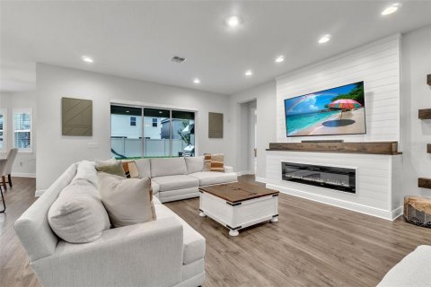 House in Winter Garden, Florida 5 bedrooms, 340.77 sq.m. № 1835186 - photo 8