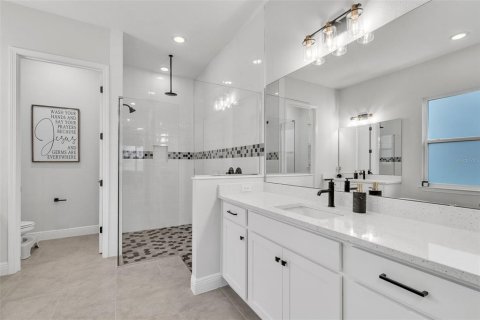 House in Winter Garden, Florida 5 bedrooms, 340.77 sq.m. № 1835186 - photo 22